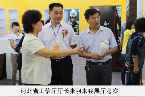 操女生的逼省工信厅厅长来我厅考察
